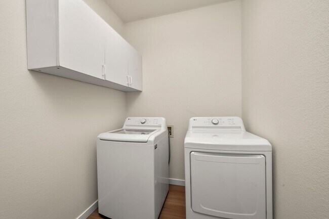 Building Photo - Updated 3-Bed 2 Bath Home – New Kitchen, Flooring & More! $3,400/mo