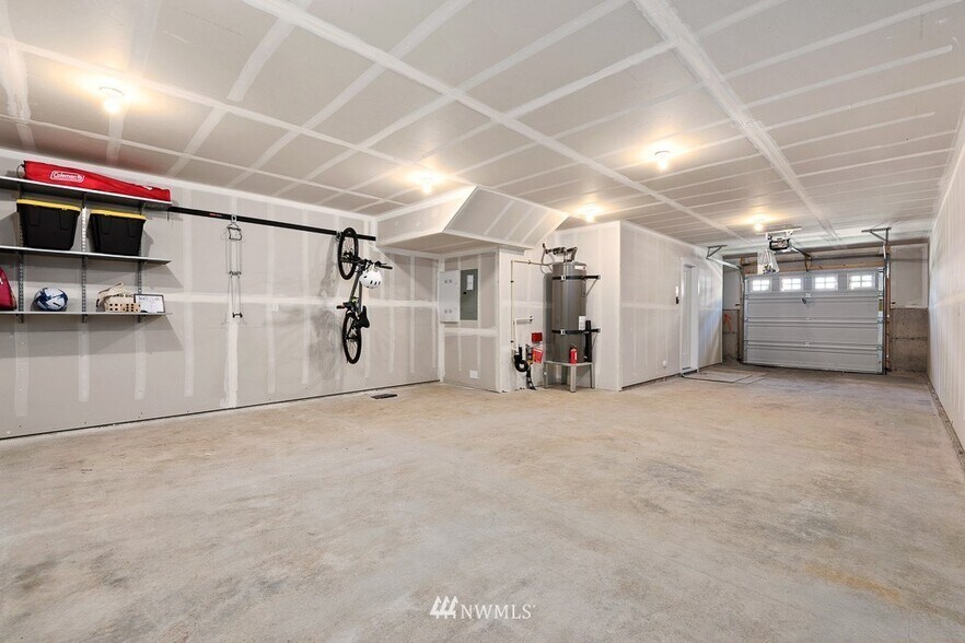 Garage - 10103 16th Plz SE