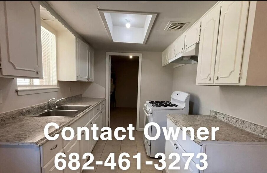 Building Photo - 3302 Charriton Dr