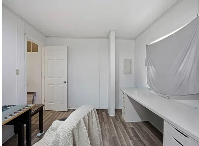 Building Photo - 2 Bed, 1 Bath Unit - Chanute KS