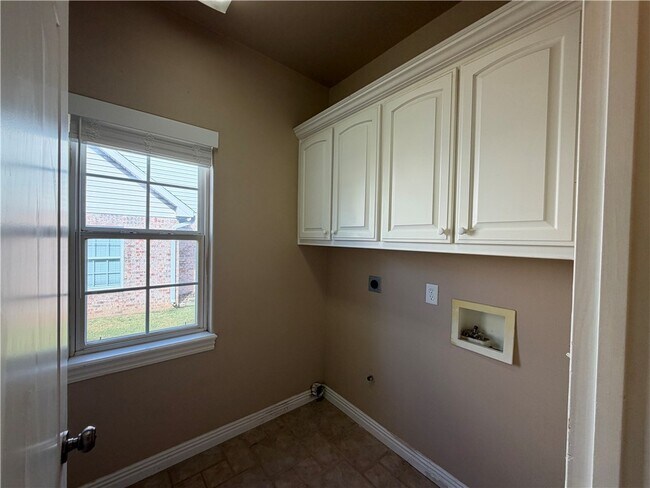 Building Photo - 4410 W Braymore Dr
