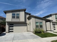 Building Photo - Newer 3 Bed/2 Bath Construction on Bend's Eastside - Cessna Drive