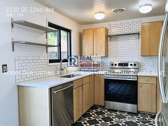 Building Photo - 2230 SE 22nd Ave