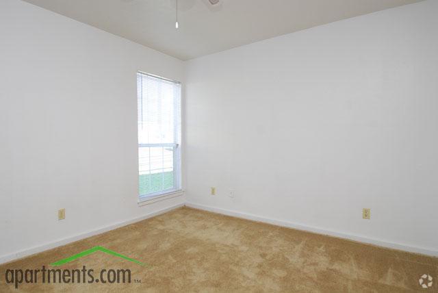 Bedroom - Hilltop Oaks