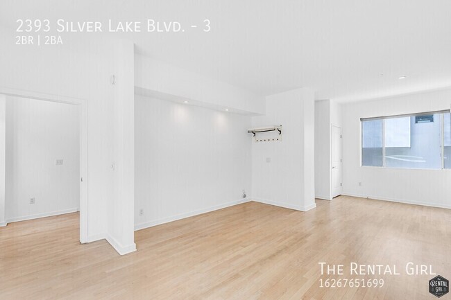 Building Photo - Spacious Silver Lake Townhome | Multi-Leve...