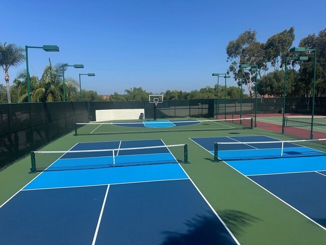 Building Photo - 3 Bedroom(plus loft), 2.5 Bath Home with S...