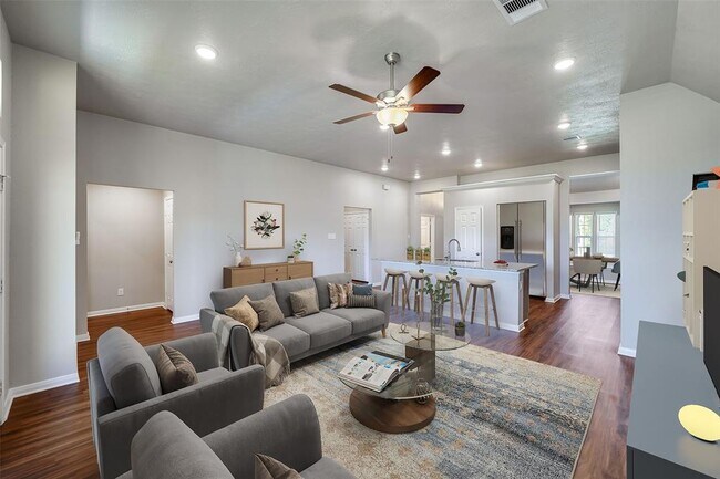 Building Photo - 1042 Tomball Downs Dr