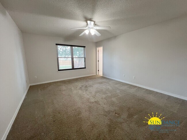 Building Photo - 223 Westview Dr