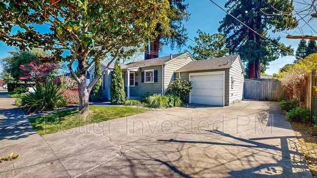 Building Photo - 2224 Midway Dr