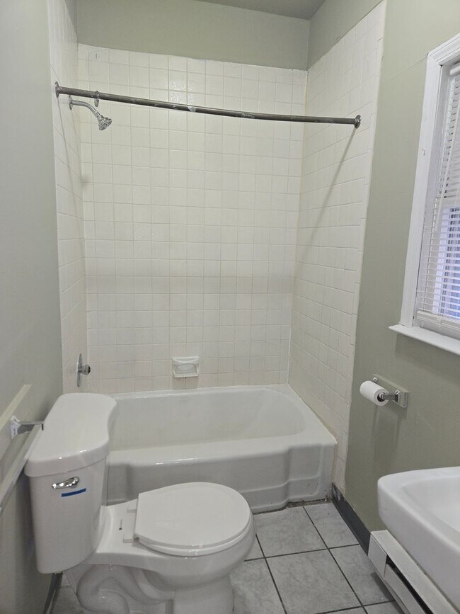 Building Photo - 103 S Madison St