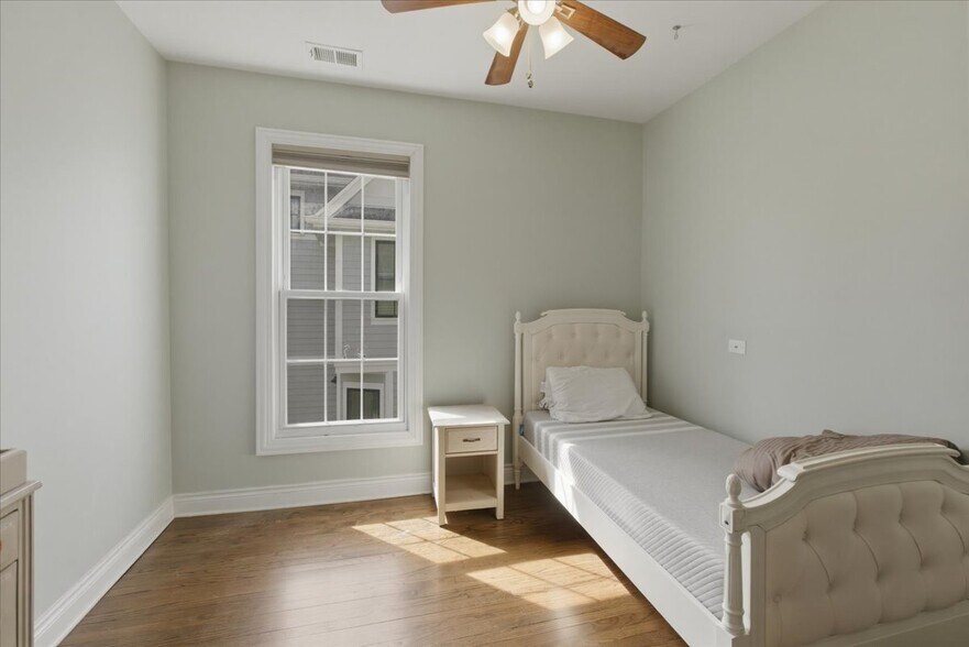 Building Photo - 1828 W Berenice Ave