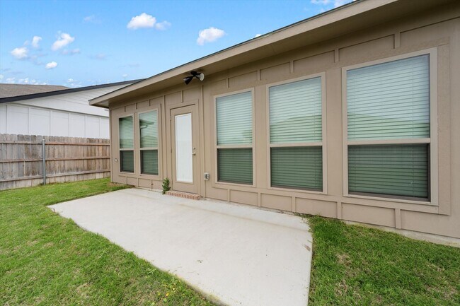 Building Photo - AVAILABLE NOW! Beautiful 3 Bedroom Home Located in Temple, Texas!