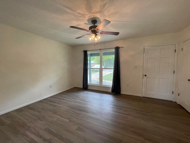 Building Photo - 122 Hillwood Dr