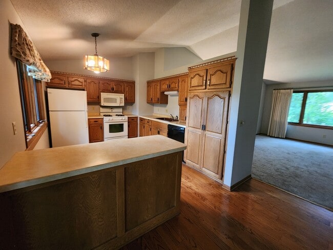 Building Photo - 3536 Rum River Dr