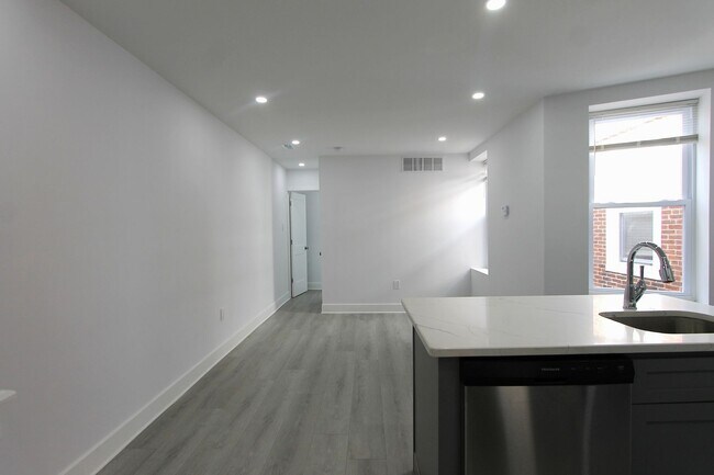 Building Photo - 103 E Coulter St