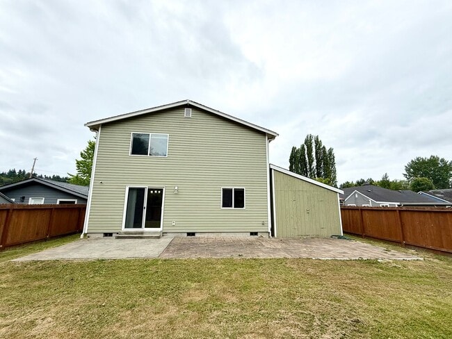 Building Photo - Spacious house in Bremerton.