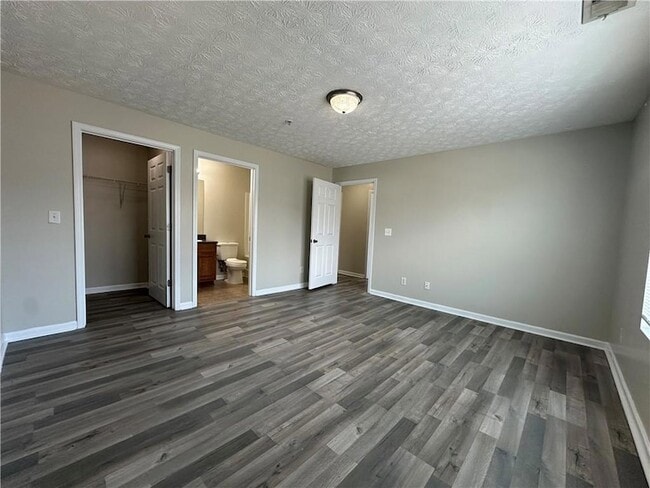 Building Photo - 13202 Fairington Ridge Cir