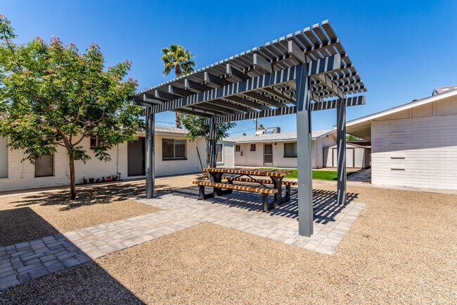 Building Photo - 1 Bed | 1 Bath -  Central Tempe Courtyard Style Unit