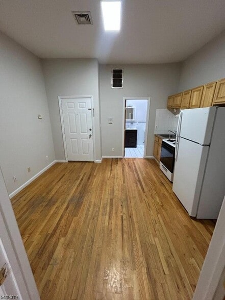 Building Photo - 26-28 Ferry St