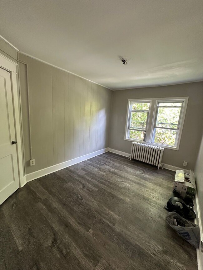 Building Photo - 2527 Edgmont Ave