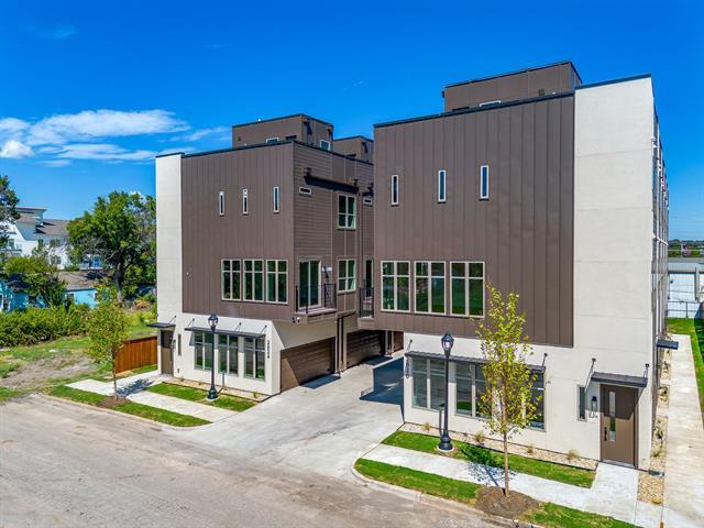 Building Photo - 300 Foch St