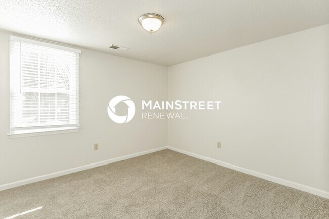 Building Photo - 4 Bedroom Pet-Friendly Home in GERMANTOWN, TN with Main Street Renewal