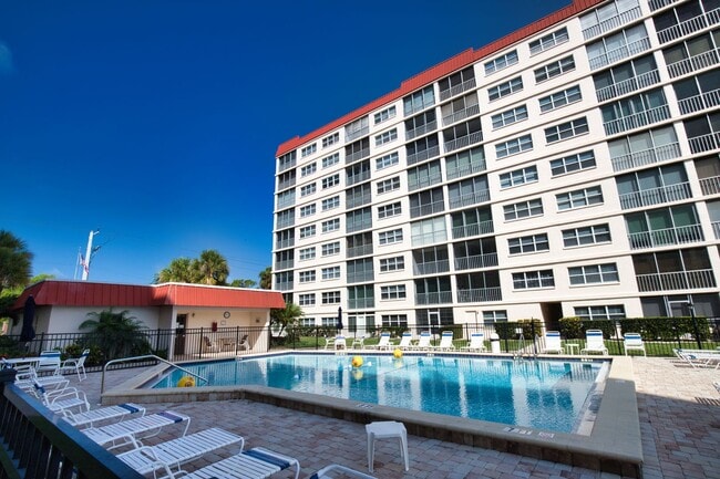 Building Photo - Annual Unfurnished Venice Island Condo – Costa Brava