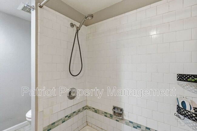 Building Photo - 1702 W Tuckey Ln