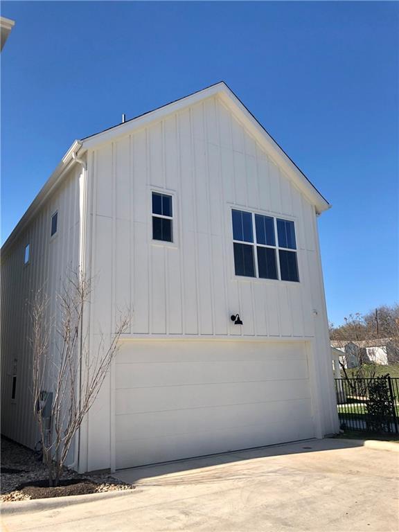 Building Photo - 2624 Metcalfe Rd