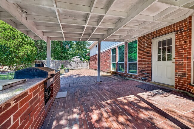 Building Photo - 12110 Laurel Ct