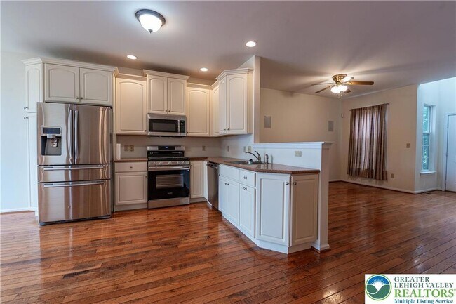 Building Photo - 5811 Fresh Meadow Dr