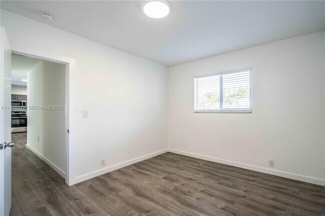 Building Photo - 1750 S Treasure Dr