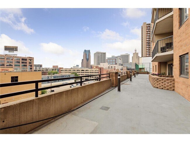 Building Photo - 78 10th St E