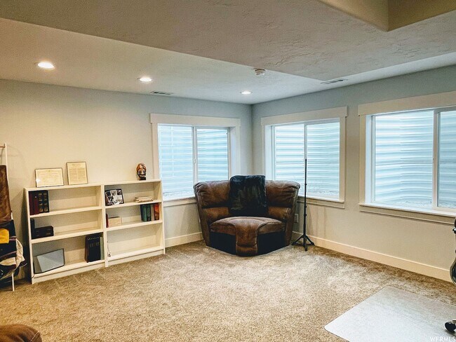 Building Photo - 616 W 4050 N