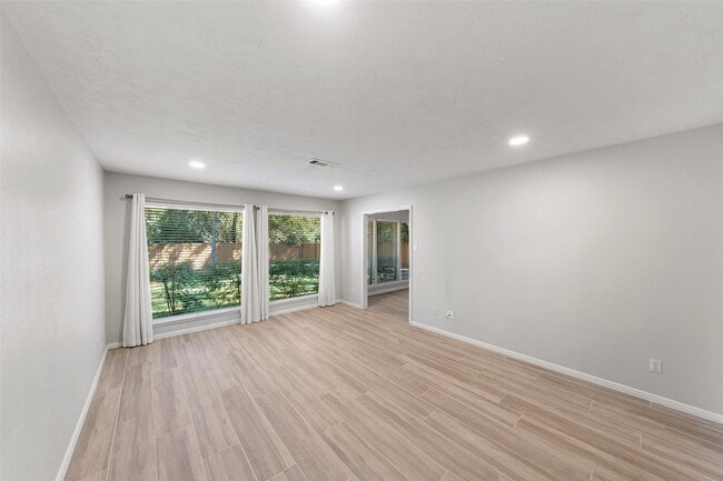 Building Photo - 1912 Foxtail Pl