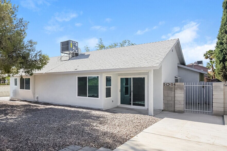 Building Photo - 7900 Fanciful Ave