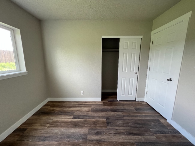 Building Photo - "Charming 2-Bed Oasis in Cheyenne with Coz...