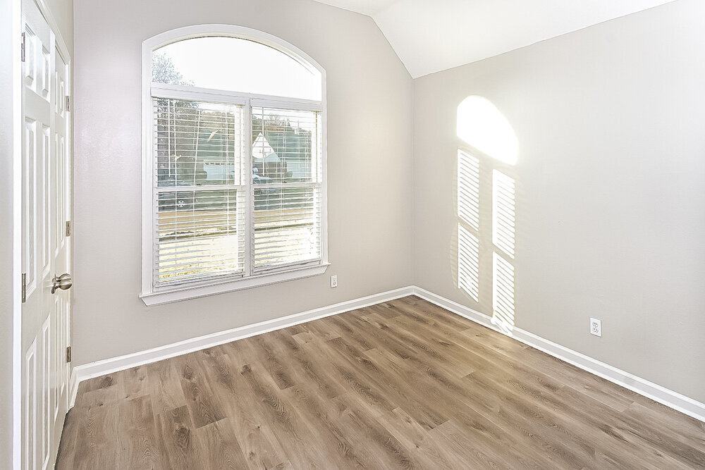 Building Photo - 1960 Chimneyrock Blvd E