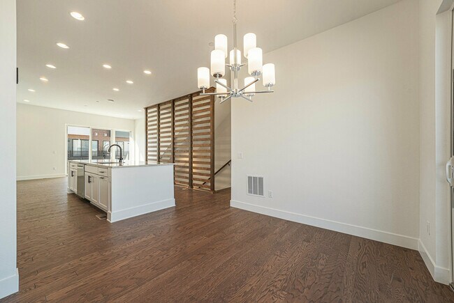 Building Photo - 2663 Nicholas Wy