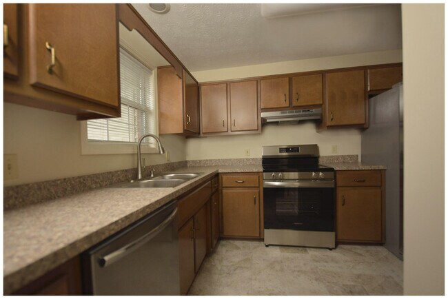 Building Photo - 105 Oakmont Ln