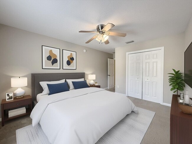Building Photo - BEAUTIFUL 3/2.5 Hillcrest Townhome with ov...