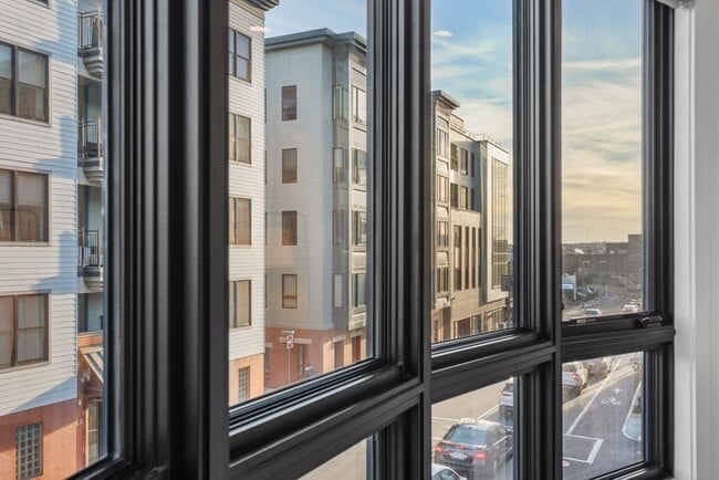 Building Photo - 75 W Broadway