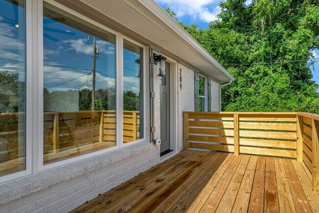 Building Photo - Secluded Remodeled Madison House