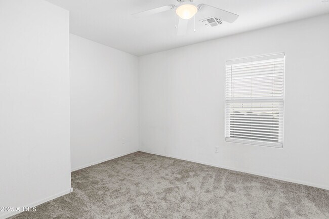 Building Photo - 40925 W Patricia Ln