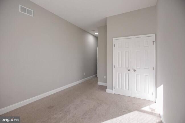 Building Photo - 530 N Montford Ave