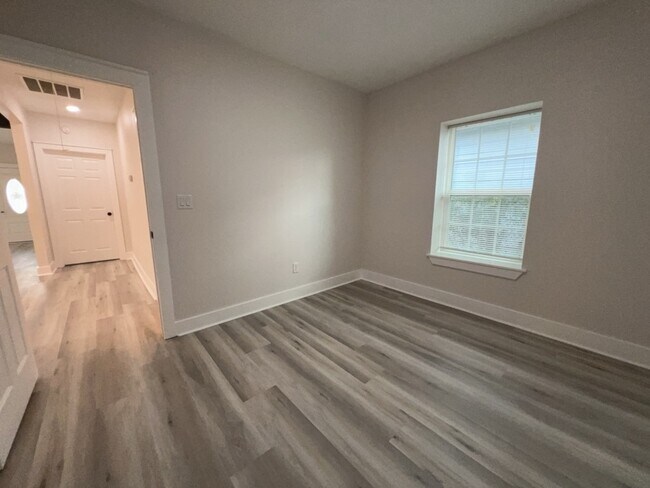 Building Photo - 224 Everton St