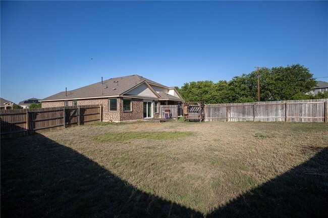 Building Photo - 1022 Granbury Cv