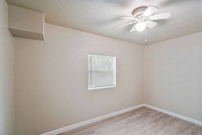Building Photo - 1000 Qualia Dr
