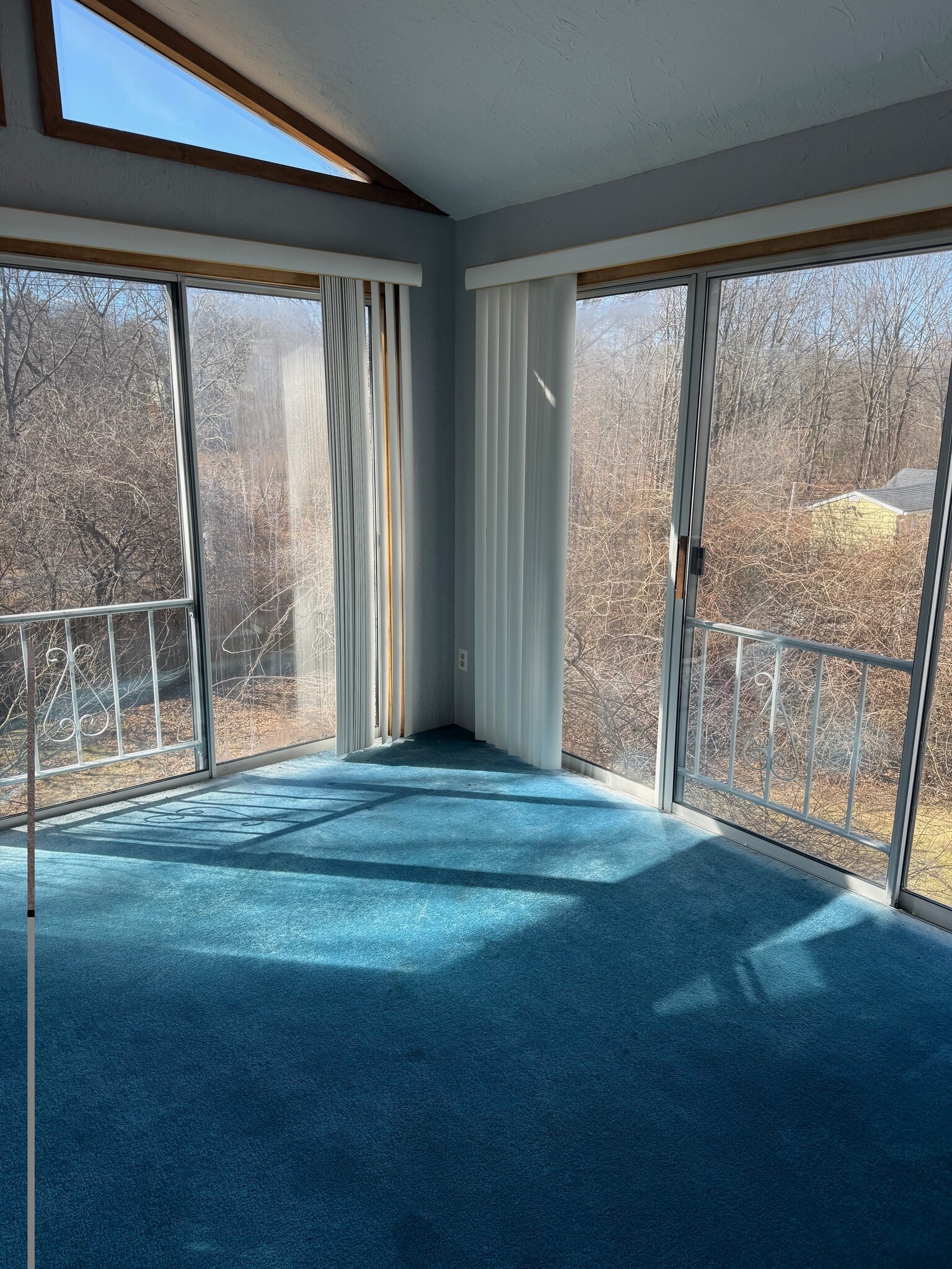 Sun room - 87 Auburn St