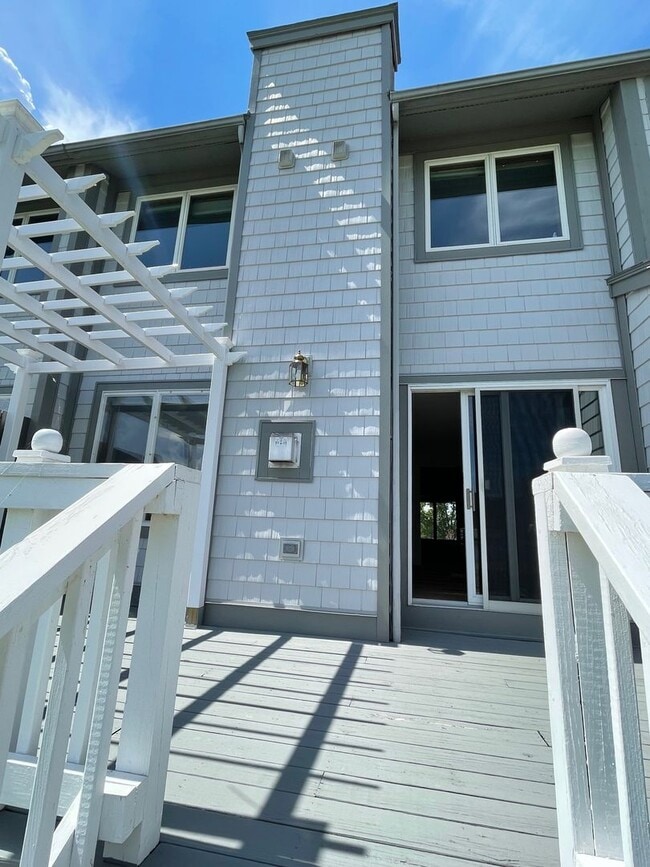 Building Photo - Waterfront! 3 Bedroom, 2 Bath Condo- Erie Village, East Syracuse